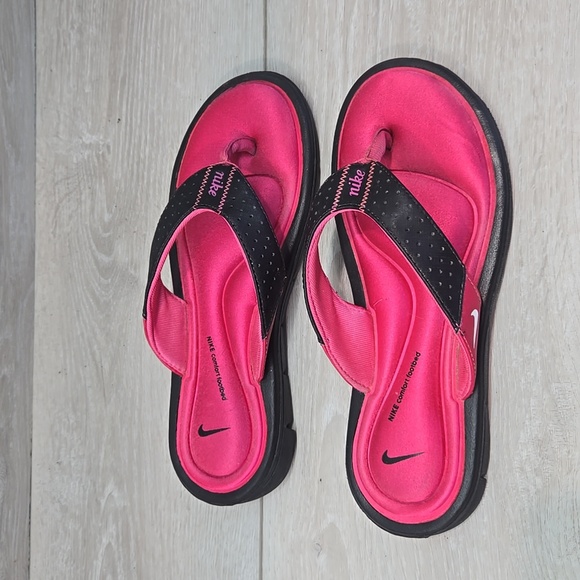 Nike Comfort Footbed Women's Pink&  Black Thong Sandals Flats Shoes Sz 6 - Picture 2 of 12